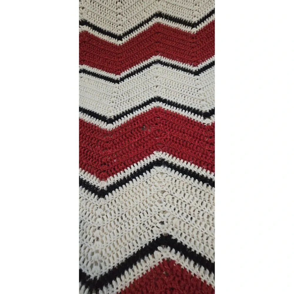 Vintage Crochet Afghan Blanket Zig Zag Chevron 1970s‎ Red/Black/White 75.5
